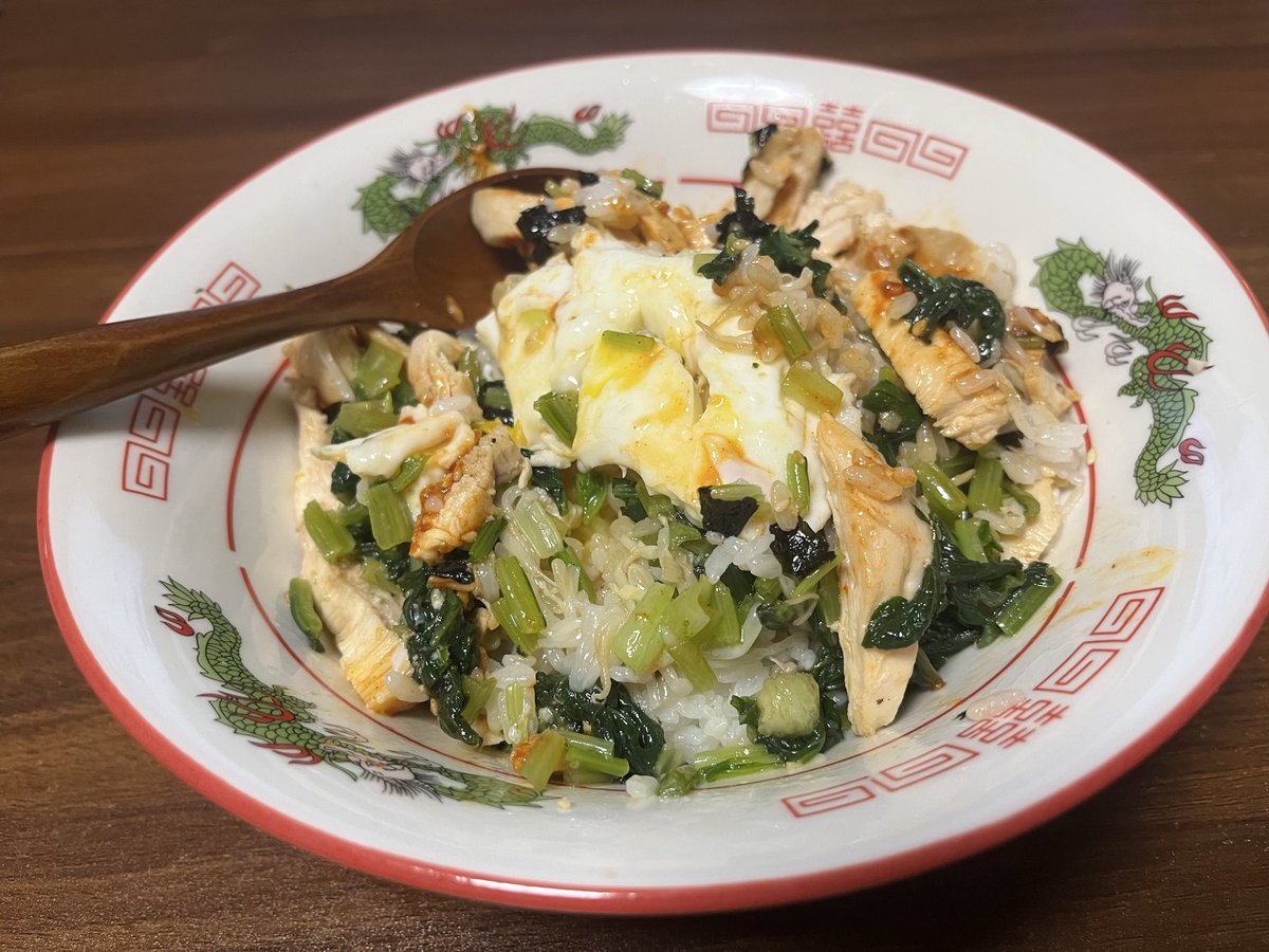 tuginalu's tweet photo. #はらぺこみじゅグルメ
#晩めし
#飯テロ

お品書き

鶏のビビンバ
茄子の焼き肉煮浸し

今日の晩ごはんは鶏の胸肉が余ってたから
料理酒とお酢で炒めたふんわりビビンバ

もやしと小松菜のナムル作ってる間に作った茄子の焼き肉のタレ煮浸し
コレが癖になるんすわー

秋ナスって風情な感じかするね。 https://t.co/1K4wha45RT
