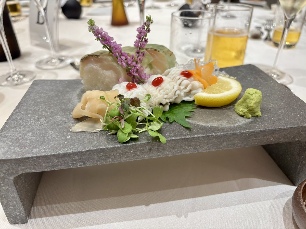 Link0713's tweet photo. 今夜の宴🥂

美味しく、楽しく過ごす😋

景品の商品券もゲットした💪

食後に案内いただいたルーフトップBAR🍸

すごく雰囲気いいな💚 https://t.co/5wIs19OMHZ