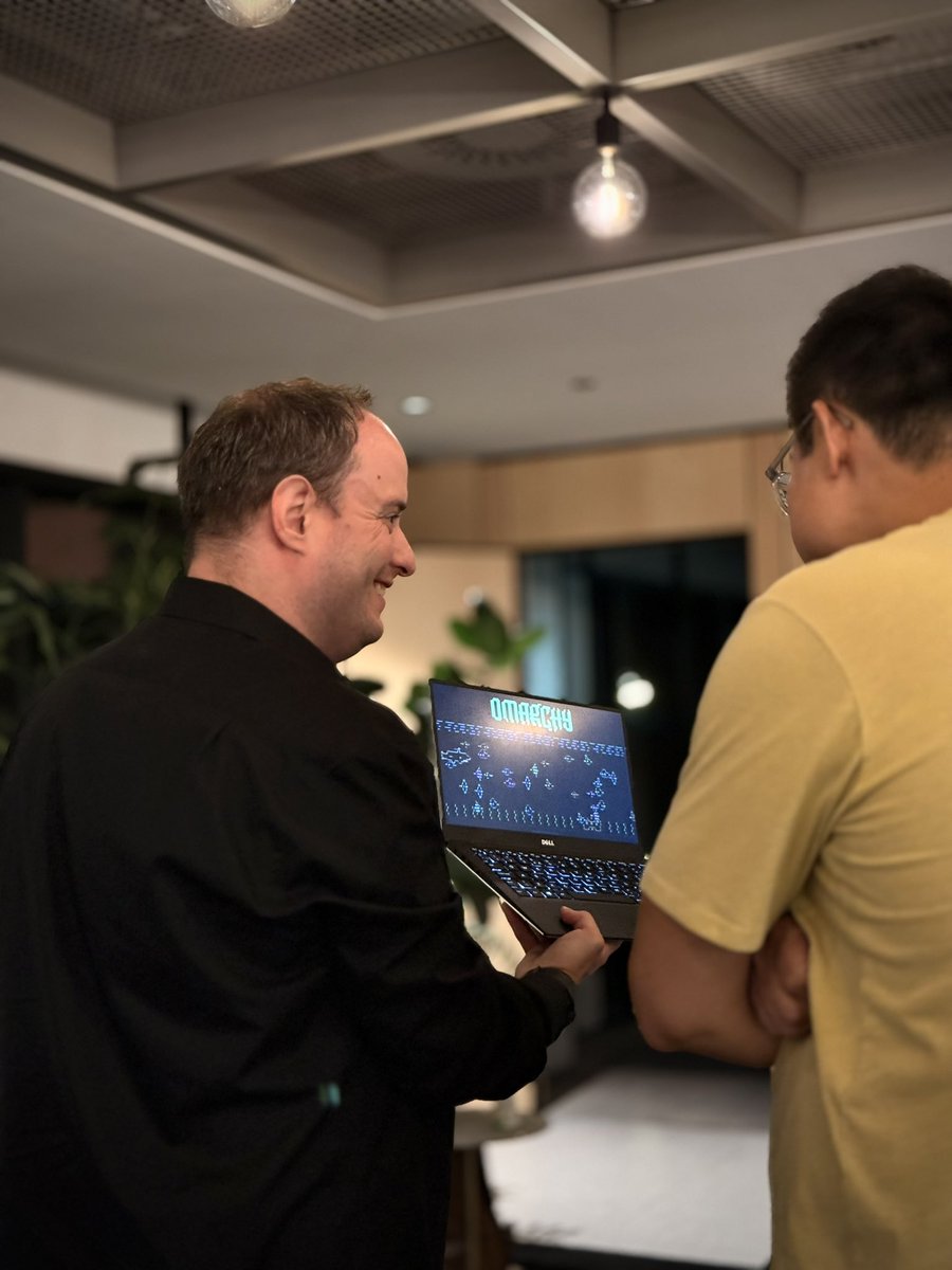 zero_ramp's tweet photo. Moments from last night's @OmarchyLinux London Meetup.

Exciting demos, good people, even better conversations. Thanks @dhh https://t.co/Rdb4XN59Dk