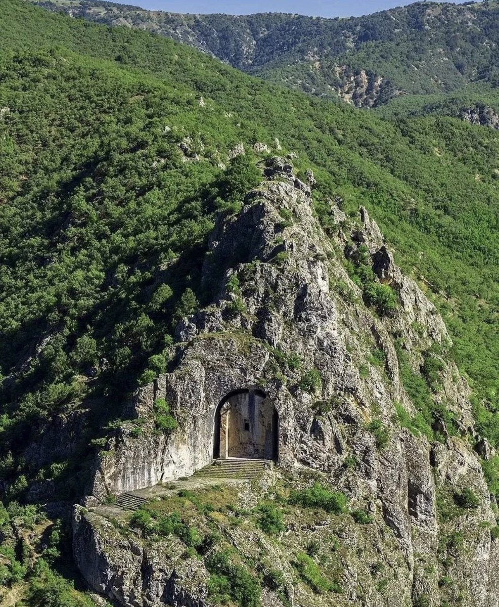 BrianRoemmele's tweet photo. The present day country of Turkey is home to many well-known megalithic sites such as Gobekli Tepe, Hattusha and Midas Kenti, but it is also home to a much lesser known yet equally impressive ancient site known as “Kapilikaya.”

It is an ancient door. An entrance into… https://t.co/0ZkEBCZK9G