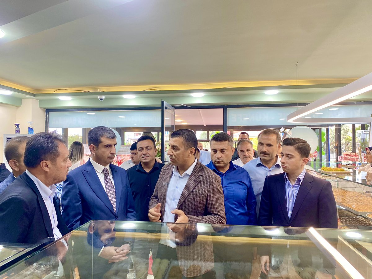 ImamogluKay's tweet photo. Kaymakamımız Sn. İbrahim ŞENKON, Belediye Başkanı Sn. Kasım KARAKÖSE ve İlçe Protokolü ile birlikte ilçemizde faaliyete başlayan, işletmeciliğini Mustafa TOPALOĞLU’nun yaptığı Seç Baklava iş yerinin açılışına katıldı. https://t.co/6mLI23atJf