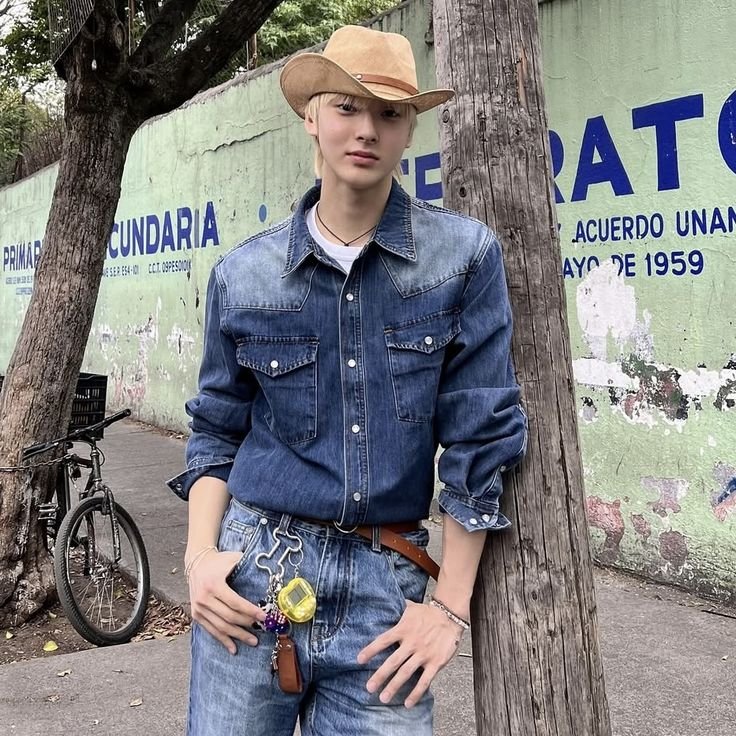 unsaid_page's tweet photo. kalian tim hyunjun pink atau blonde?? https://t.co/Rxpi5jqYkm