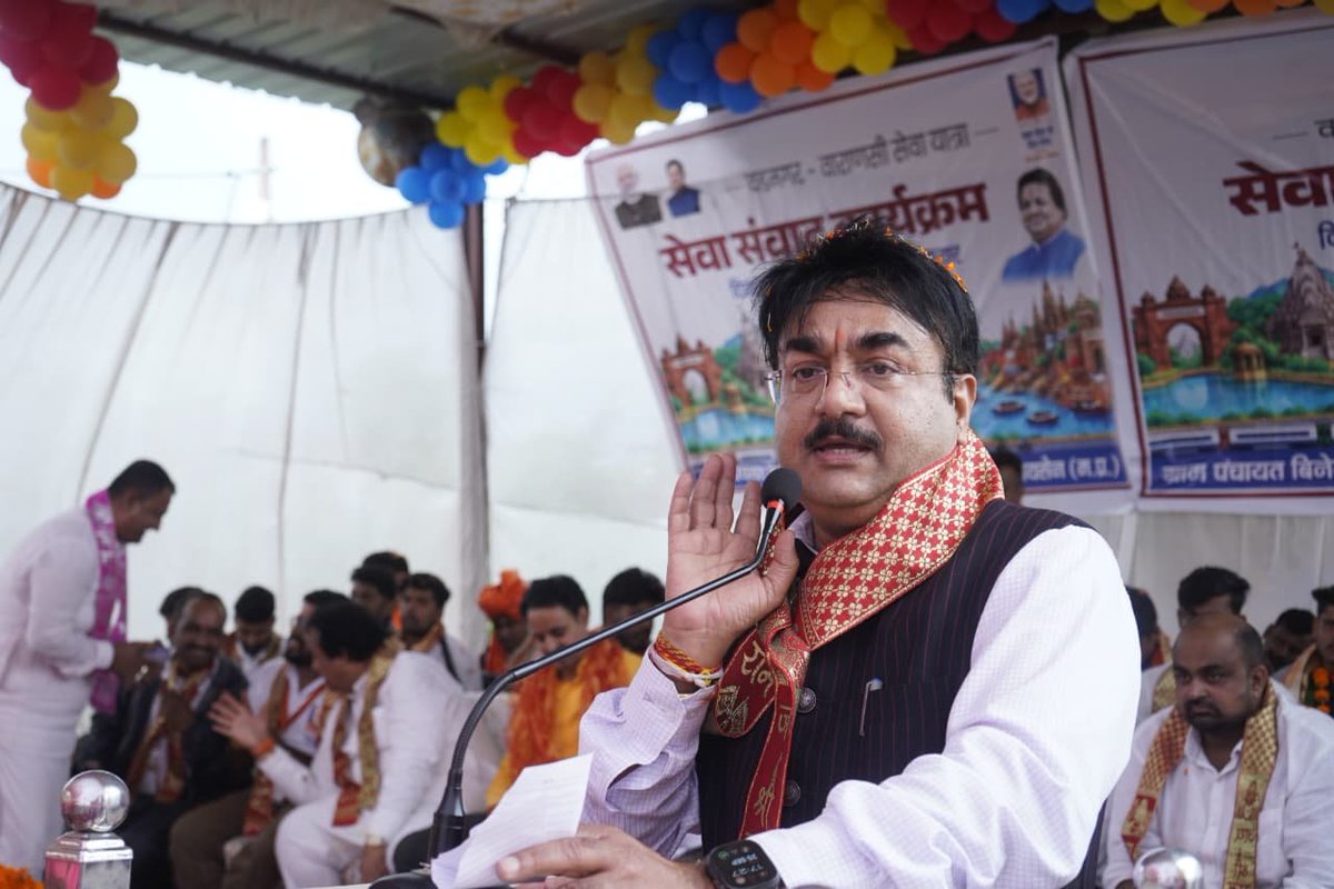 nsp2106's tweet photo. #सेवा_संकल्प_अभियान के अंतर्गत आज ग्राम पंचायत बिनेका (ज.पं.औबेदुल्लागंज) में सेवा संवाद कार्यक्रम में सम्मिलित हुआ एवं ग्रामीणजनों से संवाद किया।

इस अवसर पर विभिन्न योजनाओं के लाभार्थियों ने अपने अनुभव साझा कर खुशी व्यक्त की तथा आदरणीय प्रधानमंत्री श्री @narendramodi जी का आभार व्यक्त किया।

इस दौरान विधायक श्री सुरेंद्र पटवा जी, ��्थानीय जनप्रतिनिधि, भाजपा एवं युवा मोर्चा पदाधिकारी सहित ग्रामीणजन उपस्थित रहे।

#SevaSankalpAbhiyan
#SevaYatra