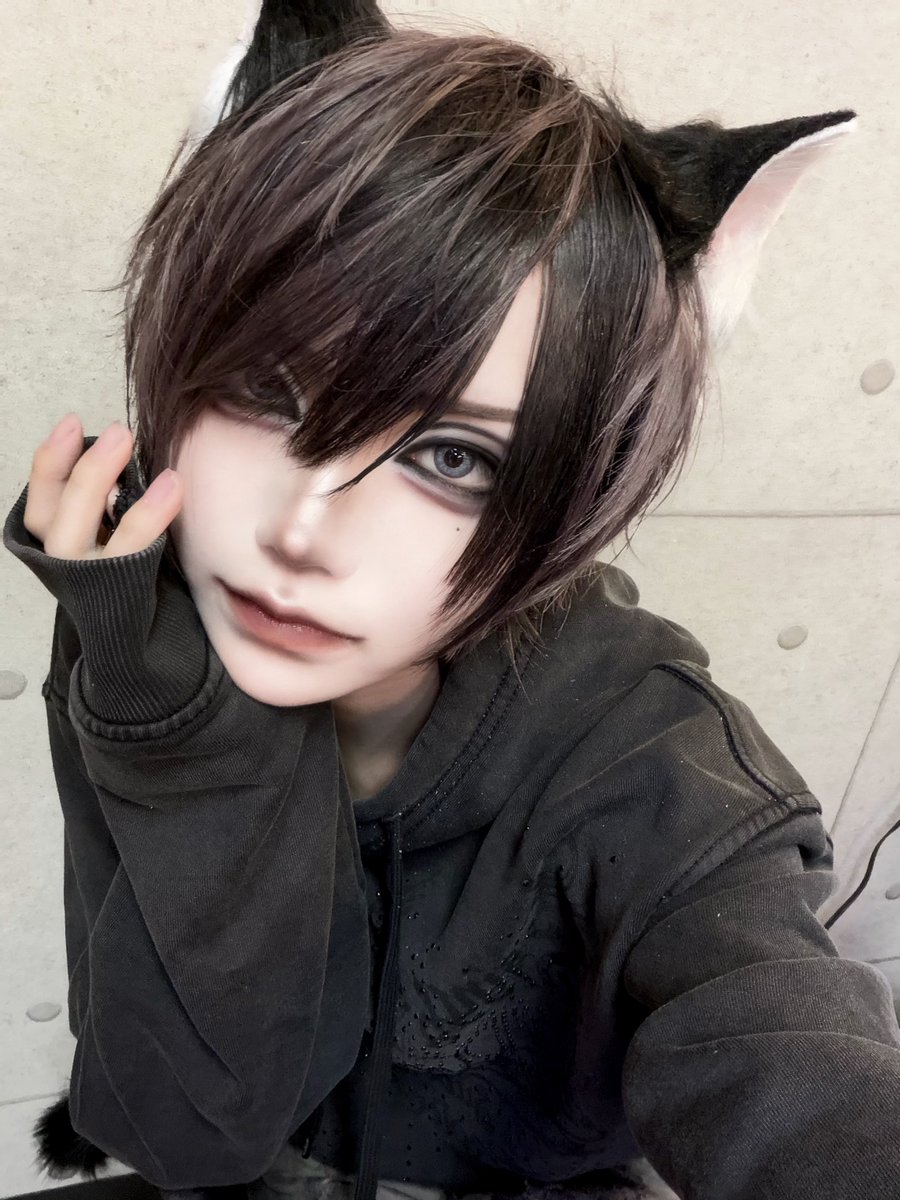 Vllesn6's tweet photo. キライと言って撫でてよ https://t.co/4cfvuCNVmY