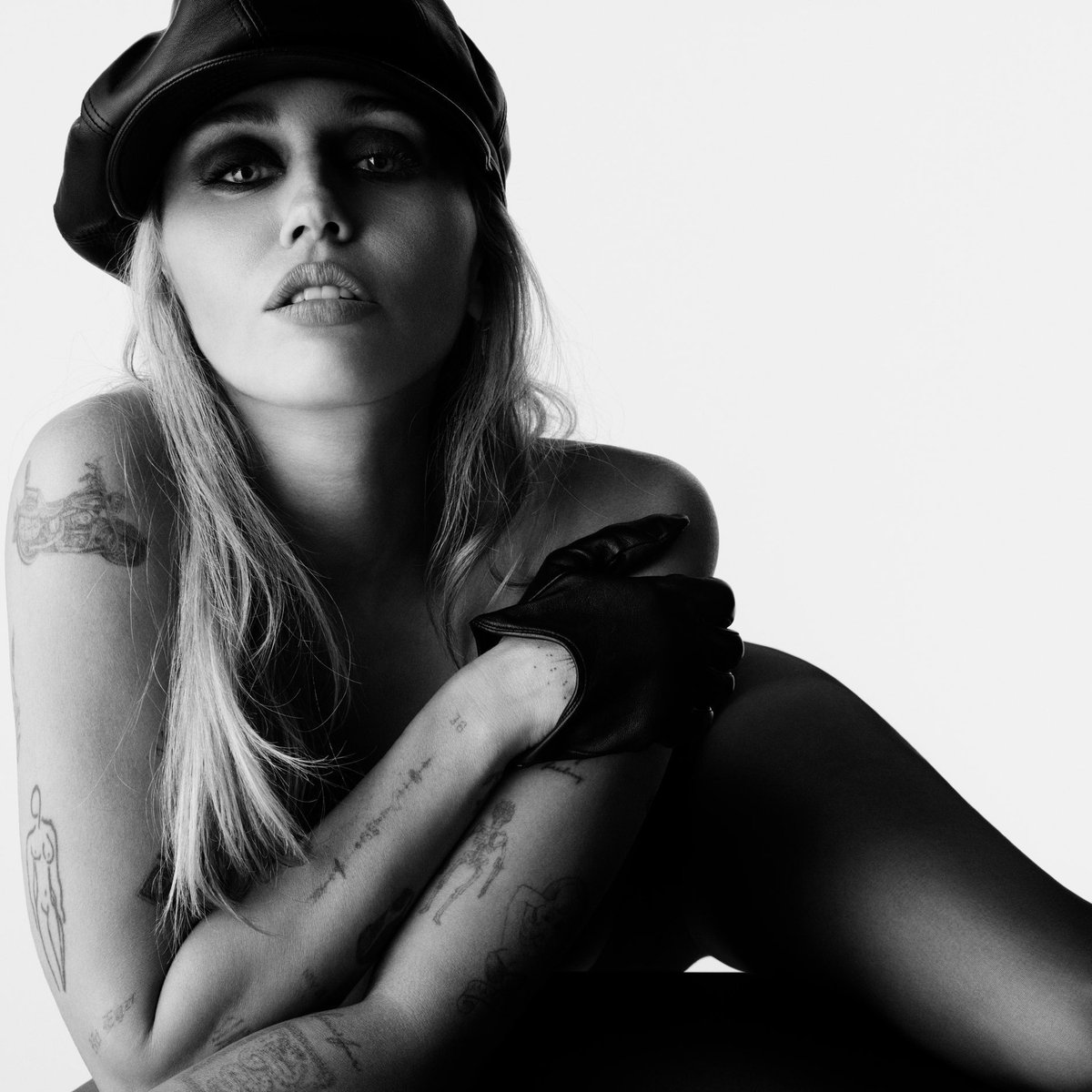 PInsider_'s tweet photo. 🚨 | Miley Cyrus “Bass Persuades” projected to debut at #1 on billboard 200 with 63k units.
It would mark her first number one album in 13 years. https://t.co/uK52tlUvOB