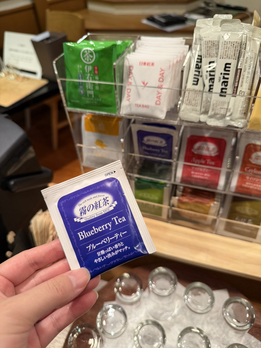 onsen_mami's tweet photo. さらに、3つの貸切風呂は空いてればいつでも無料で入れて、カフェラウンジのお酒、お茶、コーヒー、おつまみも無料。夕朝食は個室で食べれて、だらだら過ごすのに最高すぎる温泉宿でした🤤 https://t.co/KnAiOilL0F