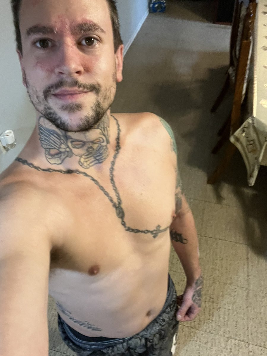 Nickp0z1's tweet photo. Kitchener Ontario time to start the weekend!!! 🔥👀😛 https://t.co/kwZjiAFuug