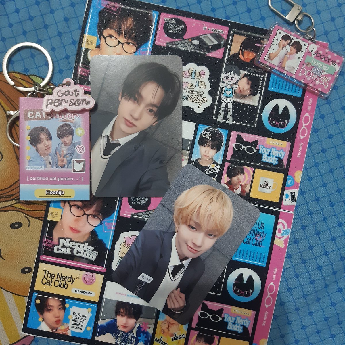 gyehoonku's tweet photo. quick giveaway!! 

guyss karena kyehoon keiju ada konten bareng (NANGIS😭) aku mau bagi2 1 set pc kyehoon keiju dan e-wallet masing masing 50k untuk 2 orang ^__^

kalo ada yang mau reply tweet ini dengan "HOONIJU ❤" 🤞😚 besok jam 21.00 aku undi yaaa <3 ikutan plisssss https://t.co/ZvkZZE8FgV
