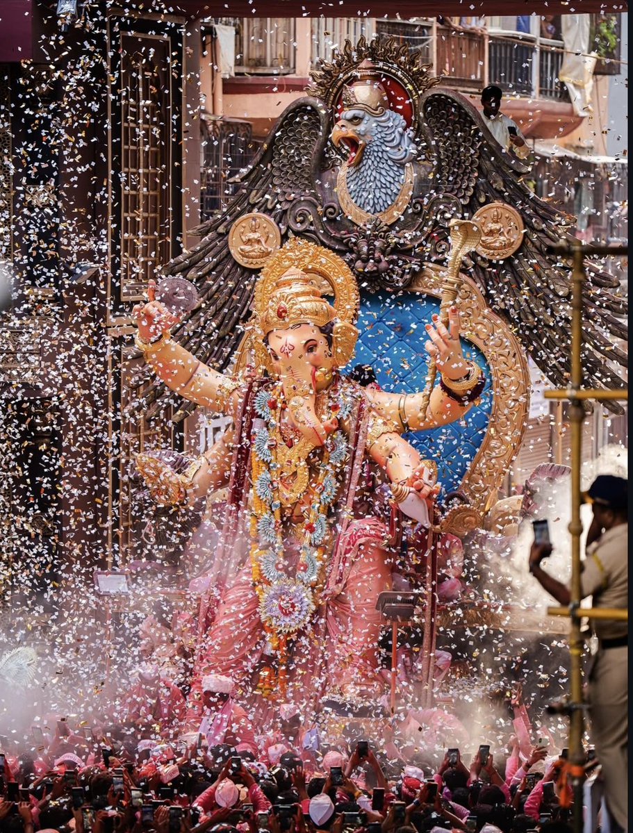 MSDianAbhiii's tweet photo. चिंचपोकळीचा चिंतामणी विसर्जन मिरवणूक https://t.co/UVUQI2KoSz