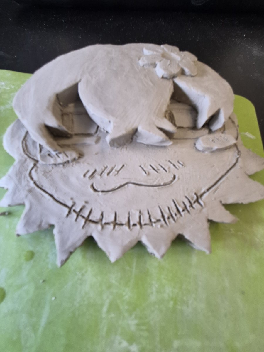ZekeluvsAiku's tweet photo. I made aiku for my ceramics class https://t.co/wSOwVS003e