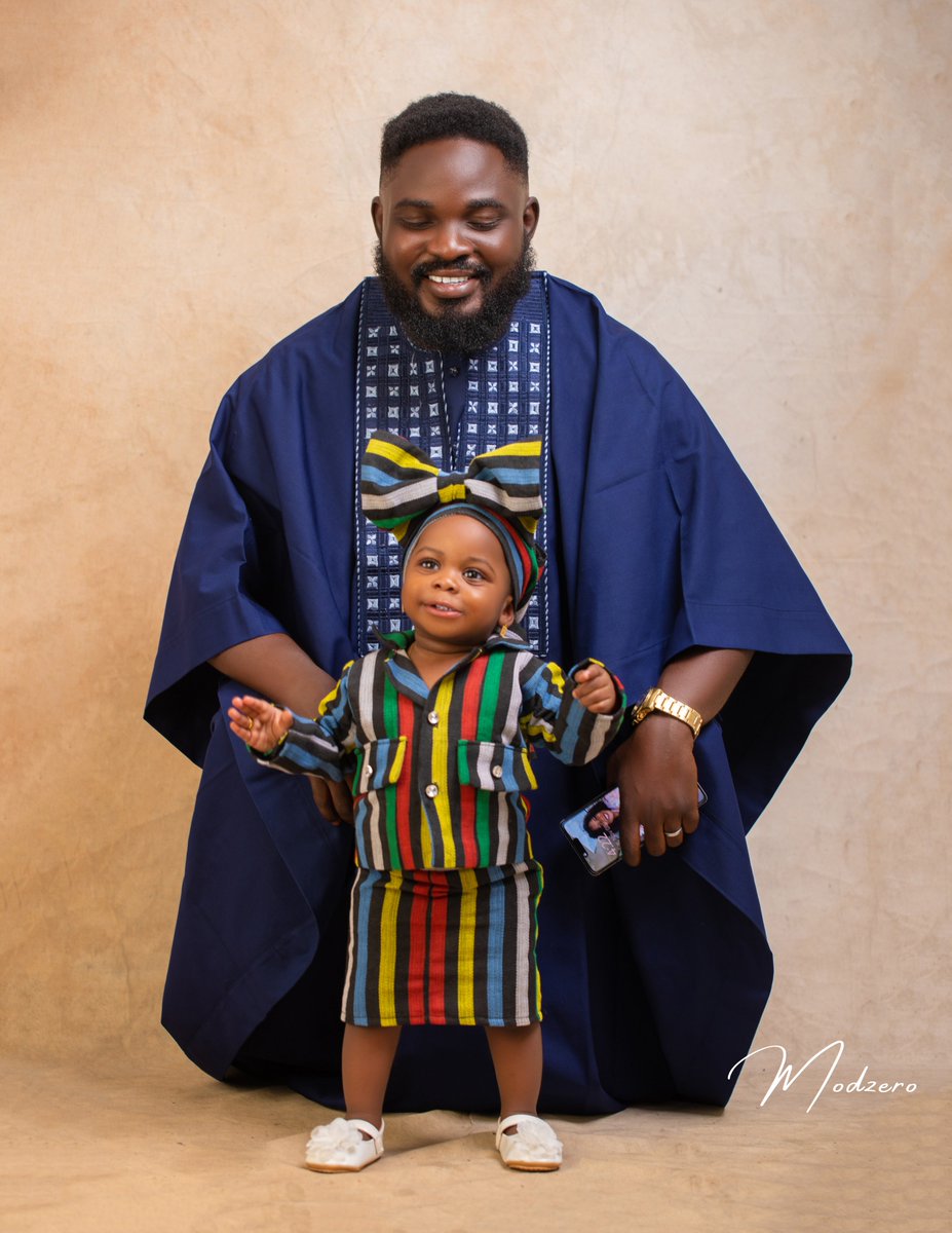 ModzeroMedia's tweet photo. Mummy, Daddy &amp; the small boss. 😂❤️
Clean family moments captured at the studio.

#ModzeroStudio #FamilyShoot #LagosPhotographer #StudioShoot #FamilyPortraits https://t.co/Cfe8wYlPbe