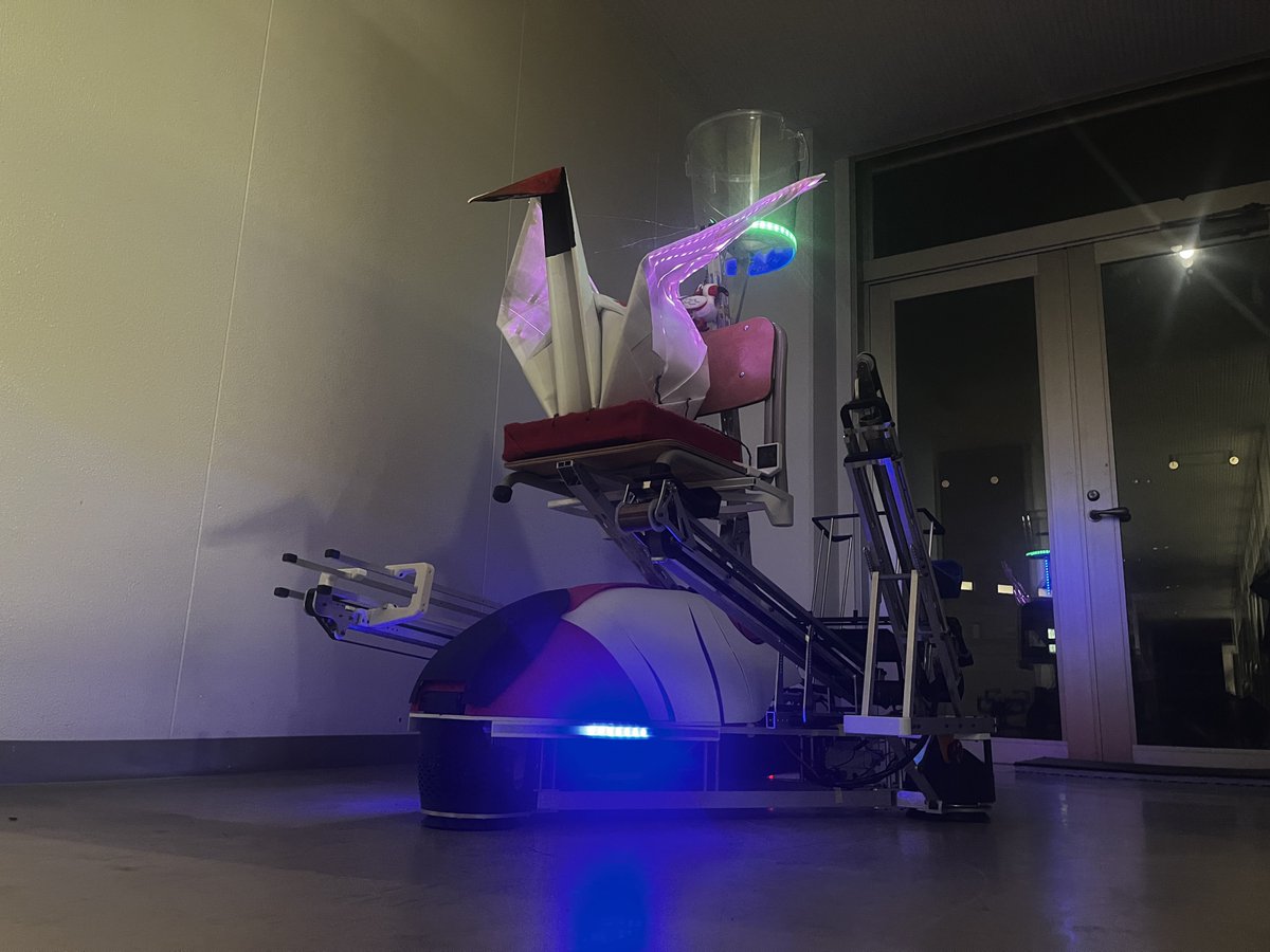 Kohaku_robo's tweet photo. ではではわしの高専ロボコン最後の年の傑作機を紹介していくぞい

長岡高専Aチーム「トキをかける雑巾」
ロボット名「トキAir」

マスコットによる可愛さが強調される今大会で美しさとかっこよさに振った大逆境機体

自分の設計箇所はベル直副砲以外の大部分
#高専ロボコン https://t.co/ZkYY8uMOvx