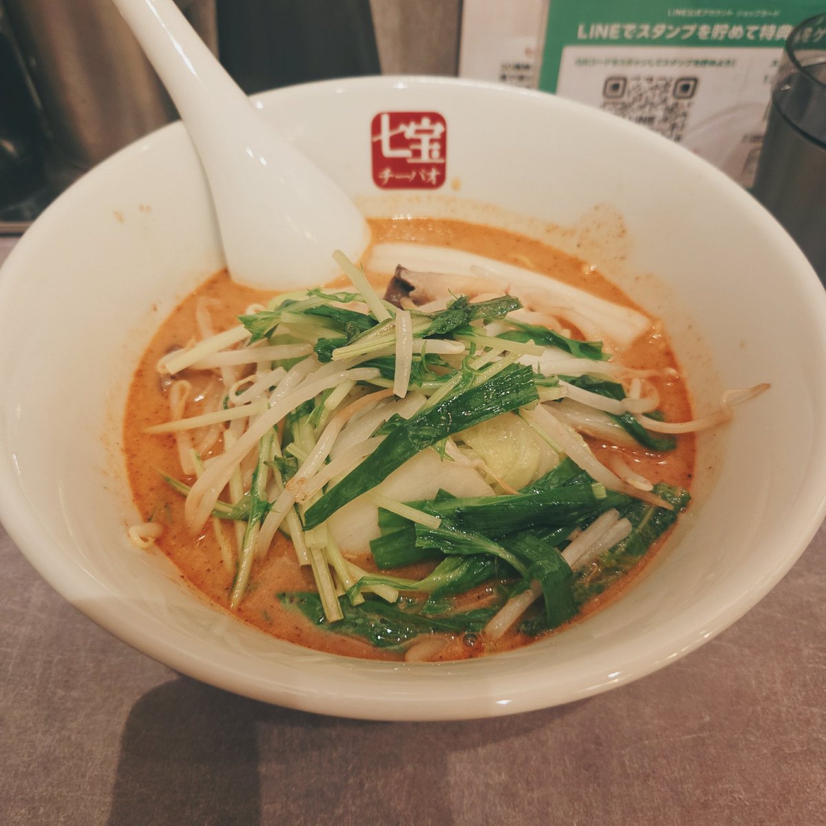 kaeru_c's tweet photo. 麻辣湯に初挑戦しましたが、担々スープ＋中華麺変更3辛なので100%担々麺でした https://t.co/H2AMcIuPNW
