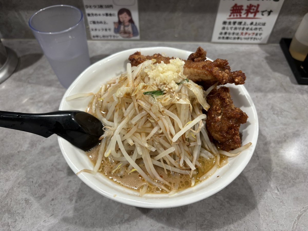 bonds49's tweet photo. 店名が変わっても変わらない味。この時代でも学生ラーメン500円を続けていて拍手。 https://t.co/uh0rSdghkp