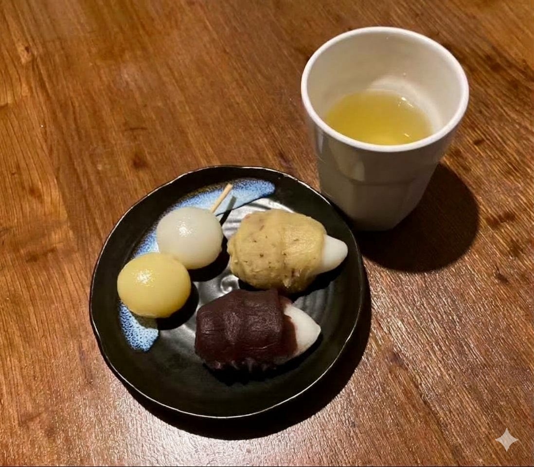 Nq5Qf's tweet photo. 月見団子3種盛り
でも曇りで見えない…🥺
#中秋の名月🌕🎑 https://t.co/ucu8OBo44S
