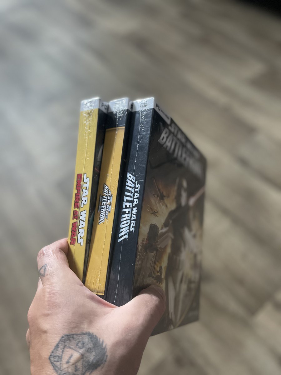 DanielZima's tweet photo. Záchrana kulturního dědictví aneb diverzifikace portfolia 😄
#retrogaming #starwars #bigbox https://t.co/pXwJC698FE