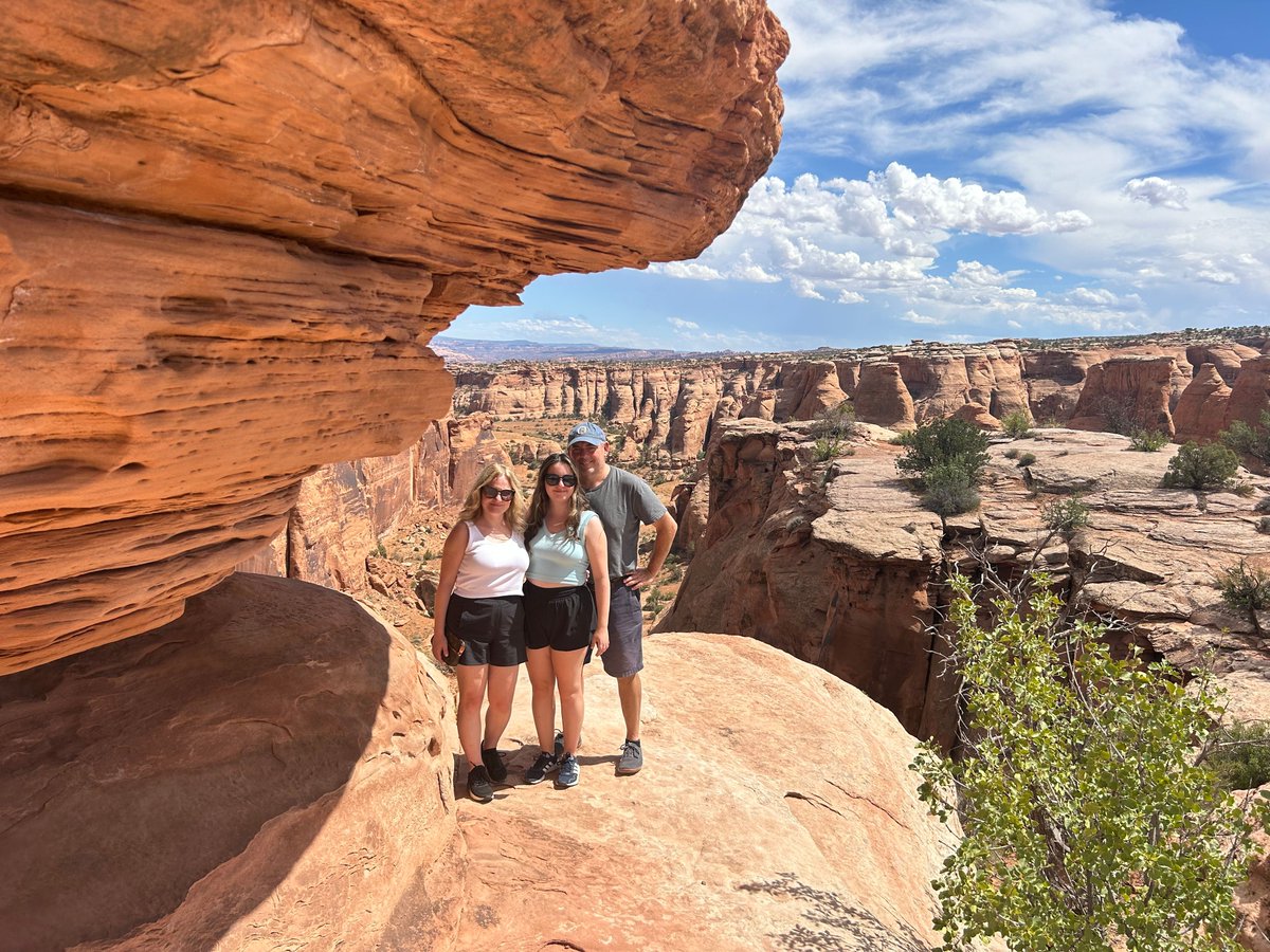 PortalToursMoab's tweet photo. "Difficult roads lead to beautiful destinations." 

#PortalOffroadTours #Portal2Adventure #MoabRocks #OpenThePortal #ServedOnTheRocks https://t.co/JH8czTR226