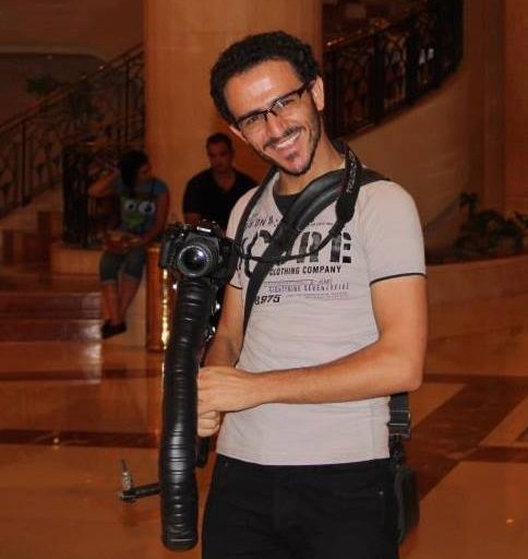 UpdateVersion22's tweet photo. محمد عبد المجيد محمد الديب، مخرج
كان عنده 27 سنة من كوم حمادة بالبحيرة. اتقبض عليه بعد فض اعتصام رابعة واتنقل مع حوالي 45 محتجز لعربة ترحيلات أبو زعبل. فضلوا ساعات جوه العربية في الحر ومن غير مياه، وبعد إطلاق الغاز داخلها اتخنق، وتوفى محمد يوم 18 أغسطس 2013 ضمن باقي الضحايا https://t.co/spgOY0WXSI