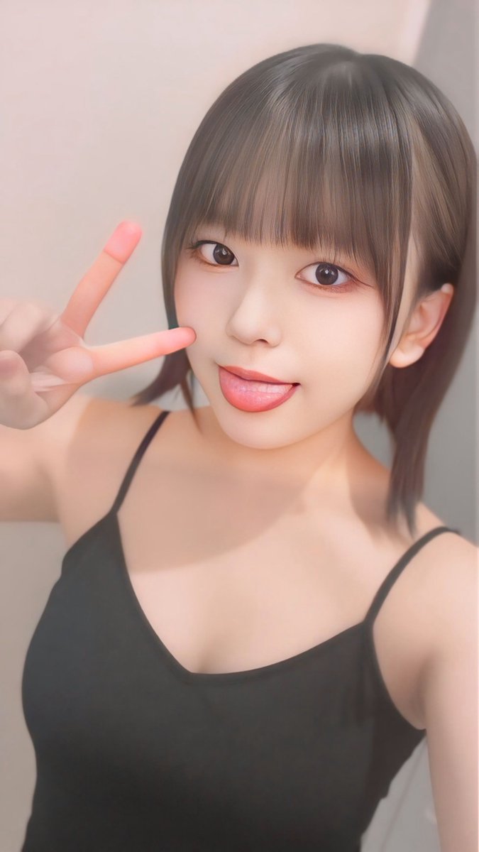 sakura_cc0622's tweet photo. VTuber夏恋ひまわり(@HIMA_ASMR )(本名・中川優美奈)
本人の自撮り写真を公開！！
※実話※
お金が無い為リスナーと性行為をする優美奈１回10万
「中は駄目」と口では言うも体は敏感に反応自ら腰を振り無情にも中出し、「もっと気持ちよくして」
その日優美奈は合計３発中出しされるも40万近く稼いだ https://t.co/FD3eglbQTL
