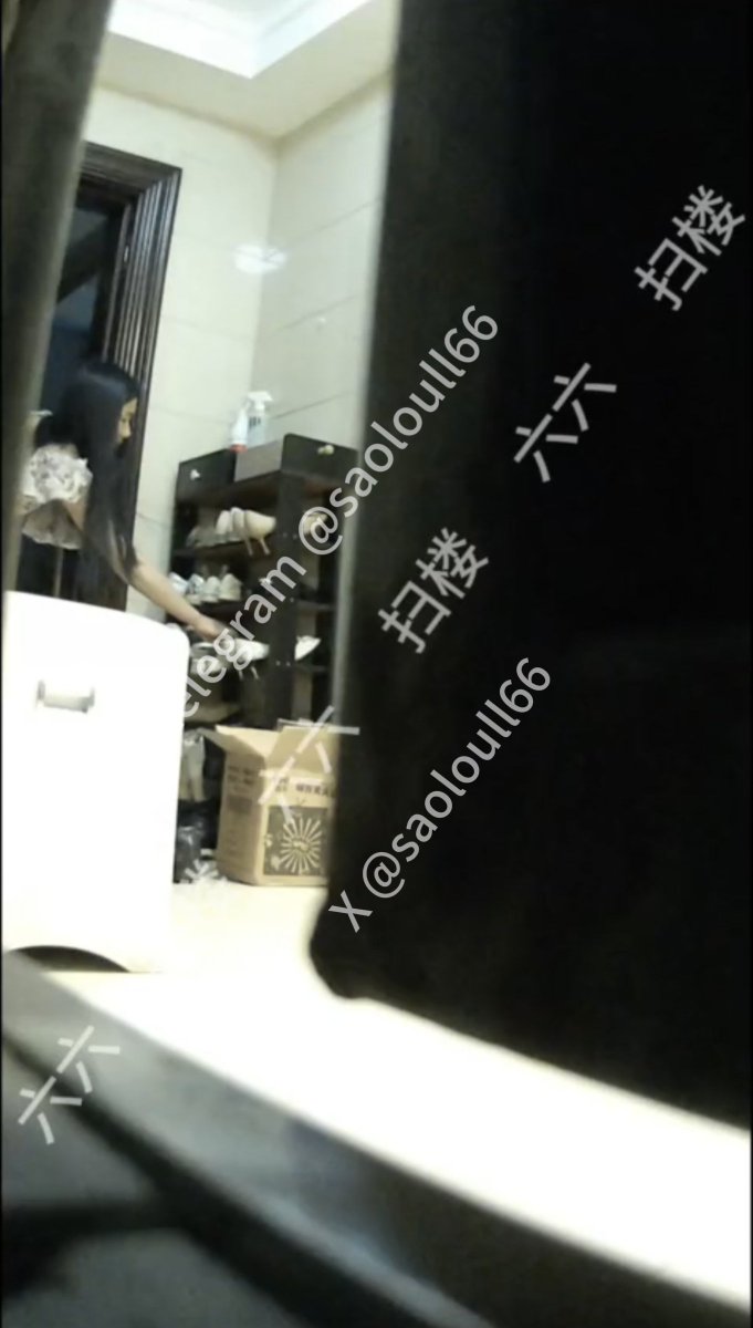 saolou999's tweet photo. 这个少妇的鞋真是百玩不厌，太骚了，每次都能玩到刚脱下来的爽炸了

无码版来主页预览群看👀
进会员群推特私信

#扫楼 
#打胶 
#恋物
#恋足 
#原味 
#恋物癖 
#扫楼打胶 https://t.co/LBuAHScbRv