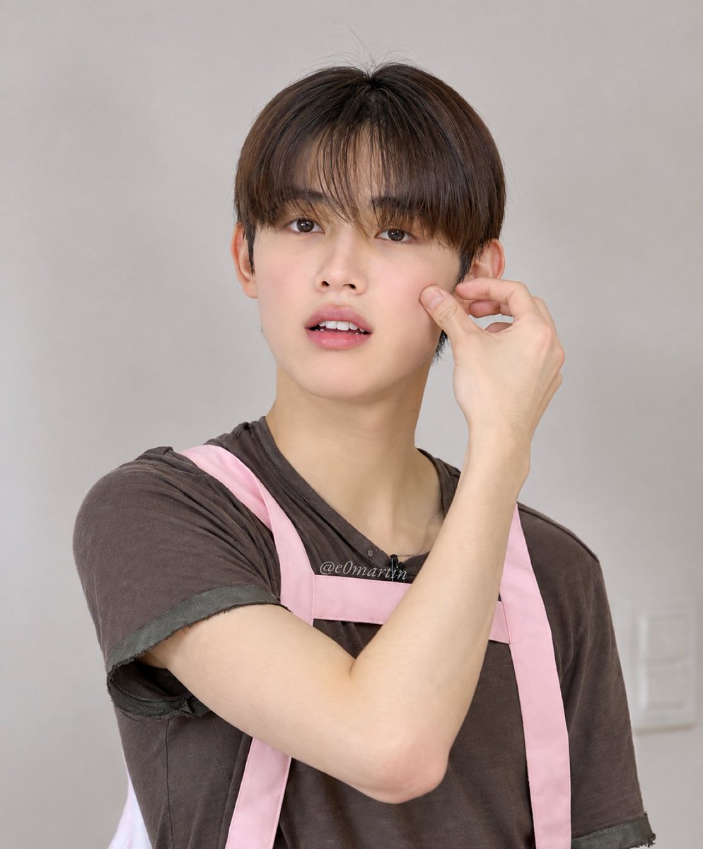 e0martin's tweet photo. 상견례 프리패스 하시고 바로 울 엄마 며느리 될 상

#성현 #SEONGHYEON https://t.co/W1rsMyhijd