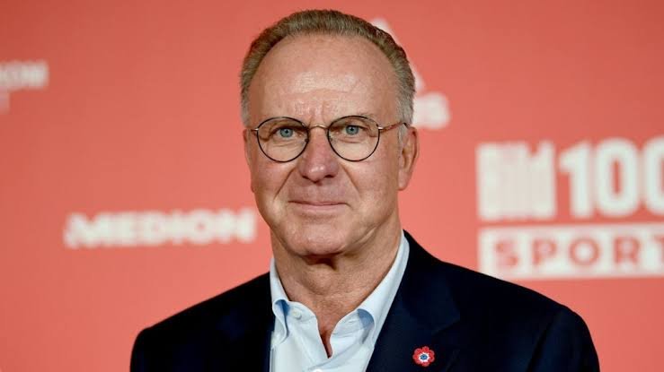 iMiaSanMia's tweet photo. Karl-Heinz Rummenigge says Harry Kane should win the Ballon d'Or this year:

"Harry scored a total of 73 goals for Bayern and England last season - only Lionel Messi was more successful in a single year this millennium. That is the benchmark. And strikers often win this award. I also asked AI about it. The answer was: Harry has a 68% probability of winning. Let’s hope that’s how it turns out.

It's been a long time since a Bayern player won the Ballon d’Or. It has been more than four decades since my two awards in 1980 and 1981. That's why such an achievement would have a very special significance today - not only for the player, but for the entire FC Bayern.

Harry is a huge role model for the team and especially for the younger players. He has this incredible goal-scoring record, which is outstanding. And he plays passes to the left and right as if they had been drawn with a ruler, precise to the millimetre. He has developed even further as a footballer. And Harry is a special person. Fans have a sensitive instinct for people. It is no coincidence that they love Harry. 

Mbappé and Yamal? They are both, of course, great players. But I definitely think Harry’s somewhat introverted personality is more appealing. It also reflects his character, because Harry lets his goals, performances and titles speak for themselves, something he has fortunately been doing for the past two years. The most important criterion for the Ballon d’Or is individual performance, and in that regard, Harry has the edge."

[@_kochmaximilian, @Abendzeitung]