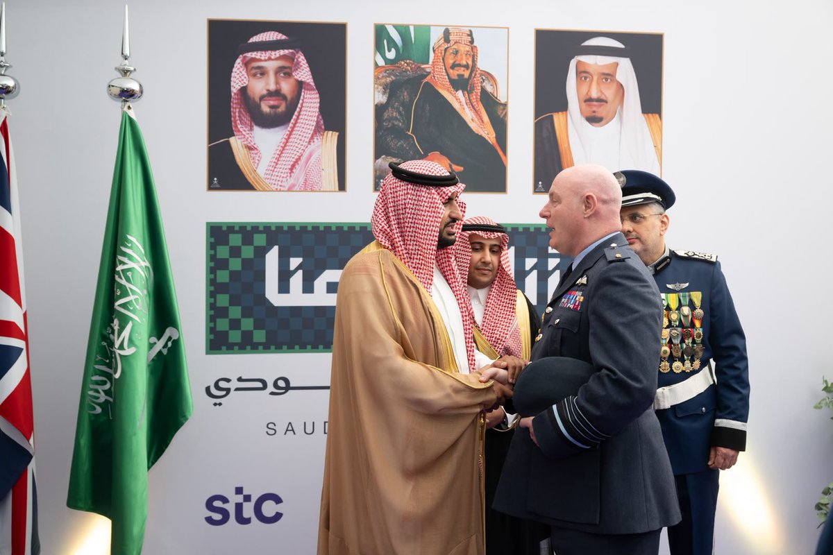 SaudiEmbassyUK's tweet photo. أقام صاحب السمو الملكي الأمير عبدالله بن خالد بن سلطان بن عبدالعزيز آل سعود، سفير خادم الحرمين الشريفين لدى المملكة المتحدة، حفل استقبال بمناسبة #اليوم_الوطني_السعودي_96، بحضور ضيف الشرف رئيس أركان القوات الجوية الملكية البريطانية الفريق أول جوي السير هارف سميث، وعدد من كبار الشخصيات والمسؤولين البريطانيين والسفراء ورؤساء البعثات الدبلوماسية.

وسلطت المناسبة الضوء على عمق العلاقات السعودية البريطانية، وما يجمع البلدين من شراكة راسخة وتعاون متنامٍ في مختلف المجالات.