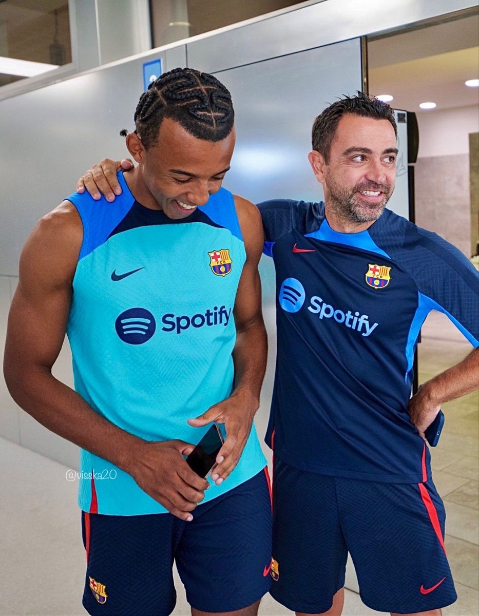 ContextfreeFCB_'s tweet photo. 🚨 DO YOU KNOW: Jules Kounde was the last ever defender Barcelona bought with MONEY. 

The rest have either been free transfer or from La Masia. https://t.co/wBormk1ysy
