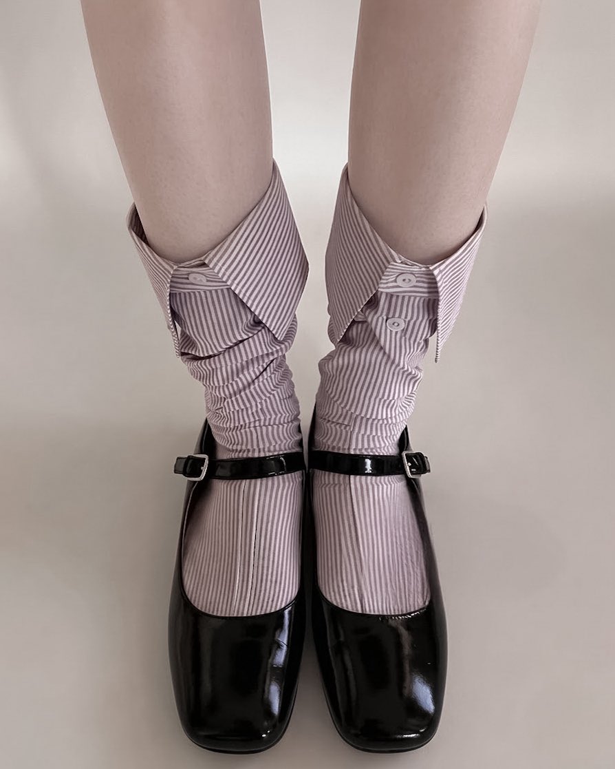 glirttery's tweet photo. my current obsession is button down collar socks https://t.co/Cm4ZtrkDoM