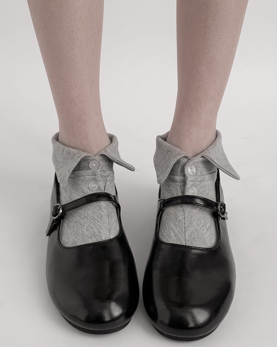 glirttery's tweet photo. my current obsession is button down collar socks https://t.co/Cm4ZtrkDoM