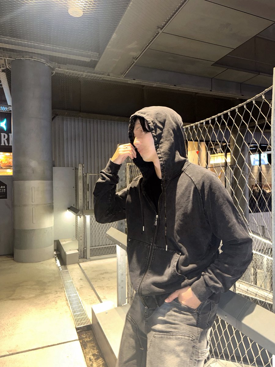 1i0_xy's tweet photo. 昼と夜でギャップがあるって言われます https://t.co/AC8zOiGcHv