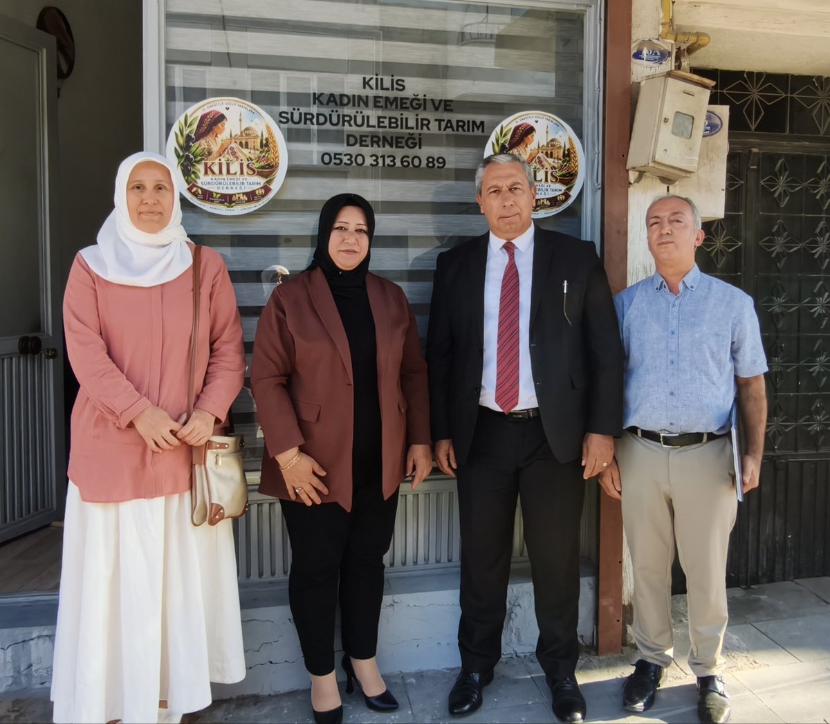 KilisSivilToplm's tweet photo. İlimizde faaliyet gösteren Kadın Emeği ve Sürdürülebilir Tarım Derneğini ziyaret ederek kadınlarımızın ürettikleri ürünler ve istihdam sağlama konularında yürütülecek projeler ile ilgili değerlendirmelerde bulunduk. https://t.co/UQUmuejECg