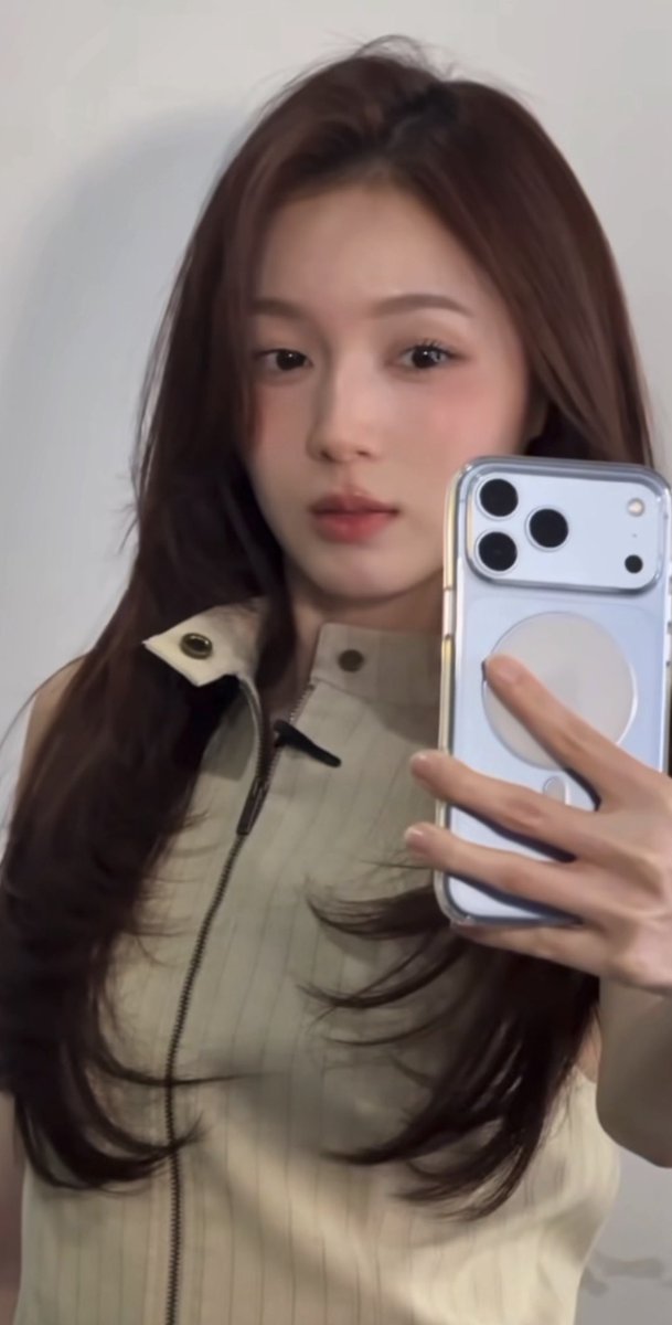 wheeinmybrain's tweet photo. i’m not over this look since yesterday’s livehouse https://t.co/KiJxgqxPGT
