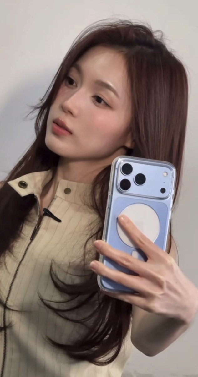 wheeinmybrain's tweet photo. i’m not over this look since yesterday’s livehouse https://t.co/KiJxgqxPGT