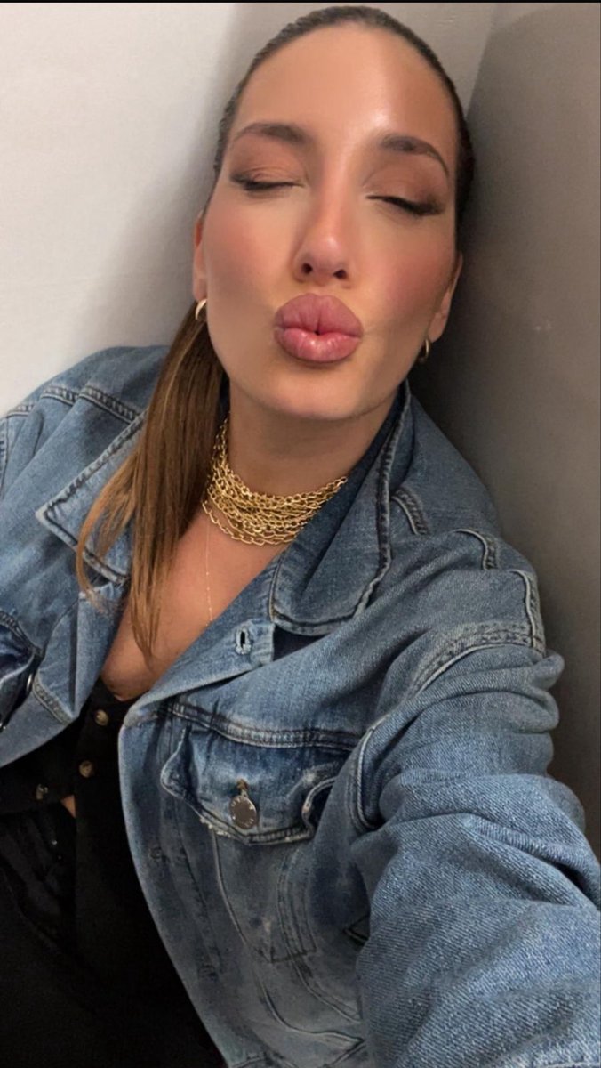 MistressJhenny1's tweet photo. Buon pomeriggio beta, tra poco vado a fare un aperitivo, potrei pagarmelo da sola ovviamente, ma una Donna come me non deve spendere un euro, è una grande vergogna per voi.

Ora se ti senti in colpa, mandami un omaggio e ringraziami per averti fatto pagare il mio aperitivo.

@falcoRTW @Guglielmo_rt @findomitalia @thebetadevotee