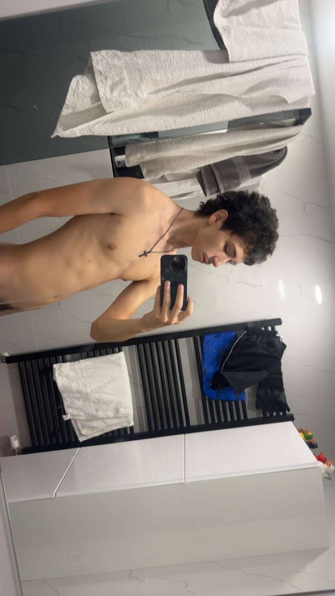 lucasuro_'s tweet photo. who can pay 4 my weed rn? im in a big crisis so yep any help is appreciated https://t.co/MO9p896PcZ