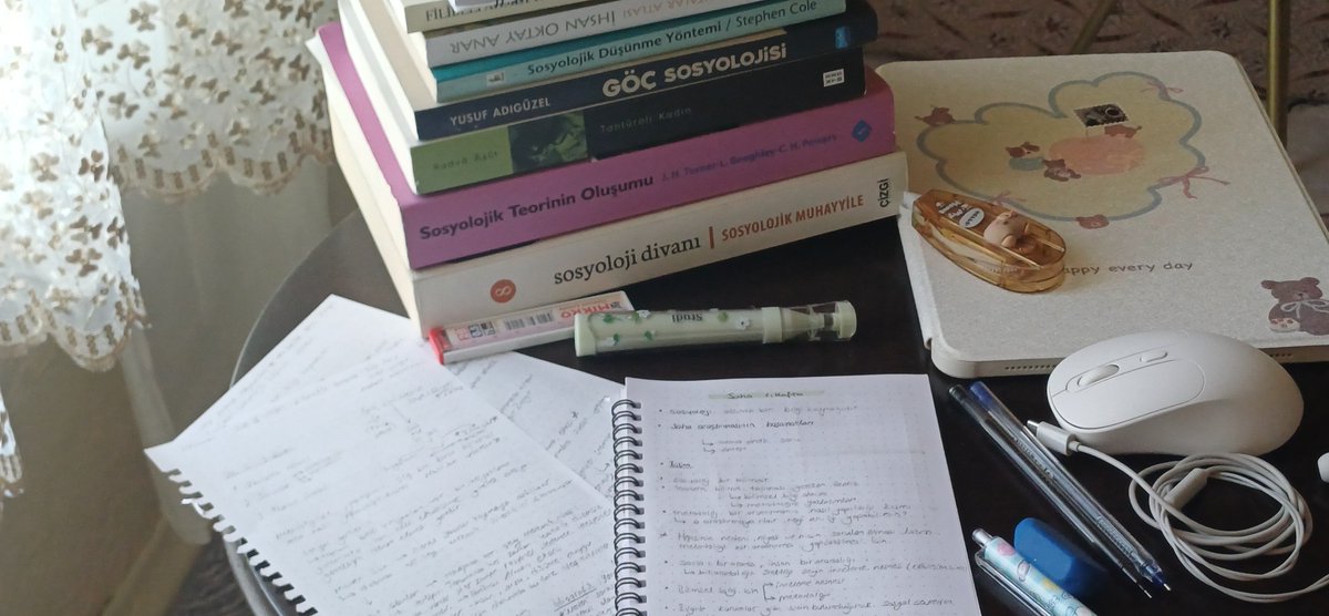 _sadecedamla's tweet photo. academic girl olacam derkene🦫🔫 https://t.co/d4t0wIHnFa