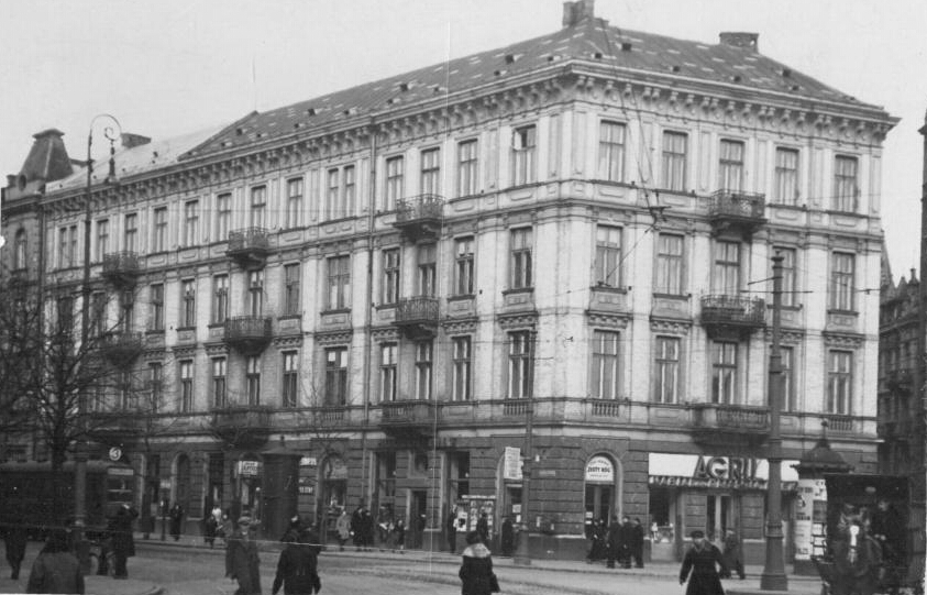figiinfo's tweet photo. @brzydkoPL Warszawa pl. Zbawiciela. Za takie kwiatki powinny być kary cielesne. https://t.co/Tv7GJRxDVb
