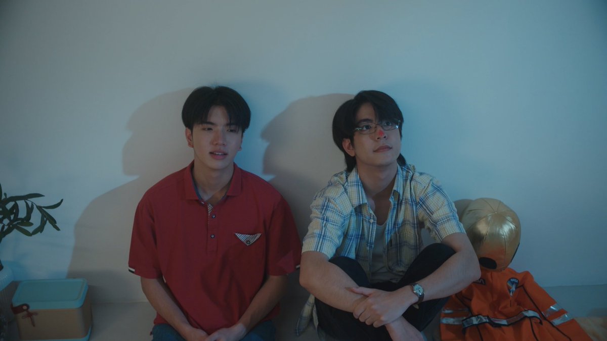 GMMTV's tweet photo. นั่งมองดาวในห้องแบบนี้ หวานเนอะ🥹

#WEIRDO101SeriesEP7 มาแล้วน้าาาา เปิดช่อง one31 หรือทางแอปพลิเคชั่น TrueVisions NOW ดูไปพร้อมกันนะคะ
@sea_ta_lay @keenkeno_sp https://t.co/MZb1sFkSWi