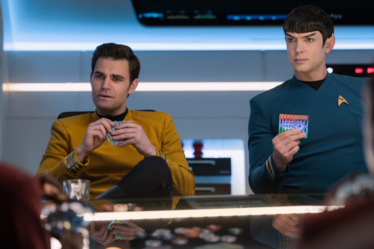 filthylilteapot's tweet photo. #strangenewworlds Spock's cards being in the neatest straightest line imaginable https://t.co/vUQJrBU2PD
