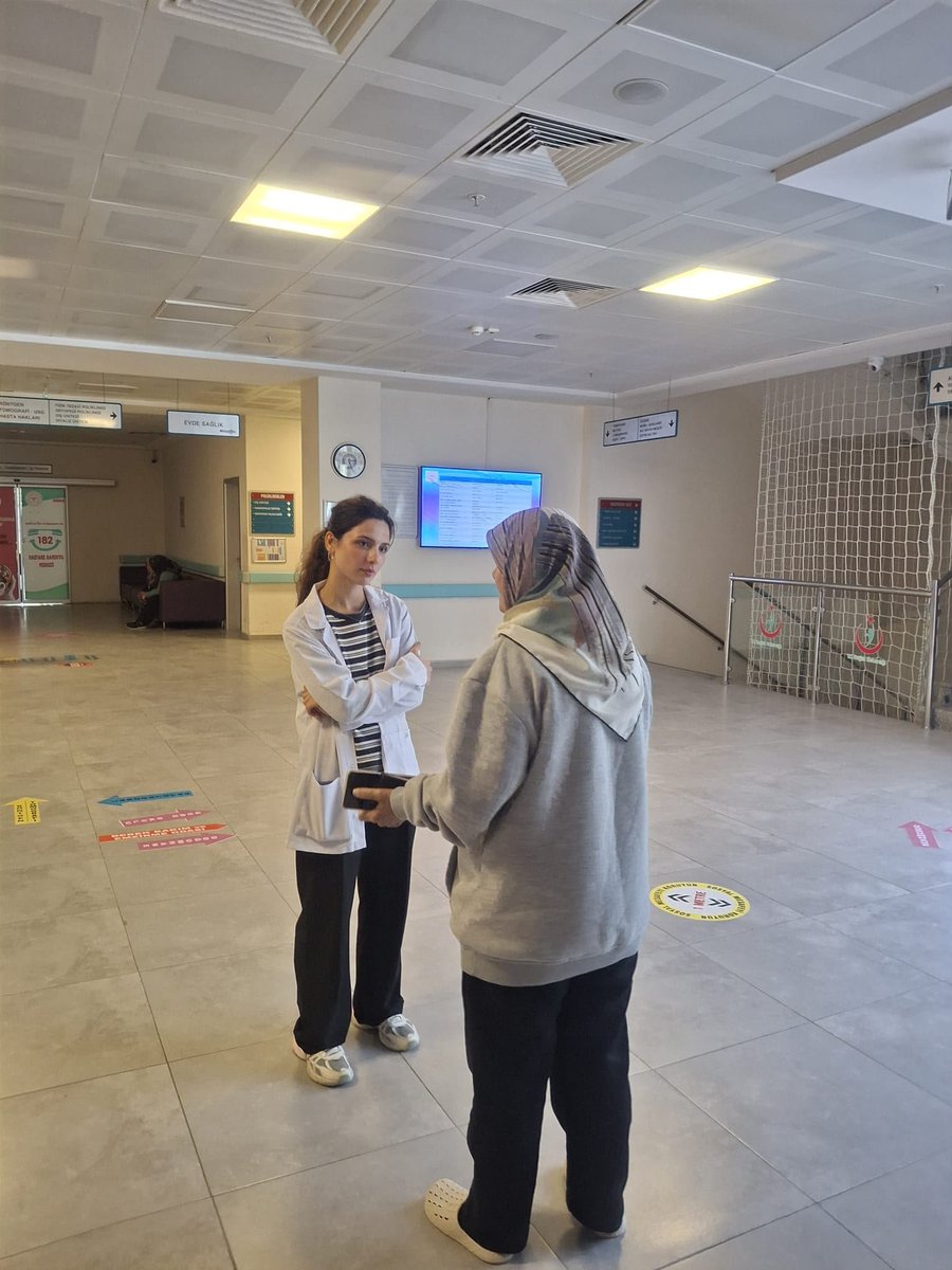 TaskopruIsm_37's tweet photo. 21 EYLÜL DÜNYA ALZHEİMER GÜNÜ
Alzheimer; beyin hücrelerinin zamanla zarar görmesi sonucu ortaya çıkan, beyin işlevlerinde bozukluklara yol açan ve bireyin zamanla konuşma, karar verme, kendi başına yapma yeteneğini kaybetmesine neden olan kronik ve ilerleyici bir hastalıktır. https://t.co/sxbU9qa76r