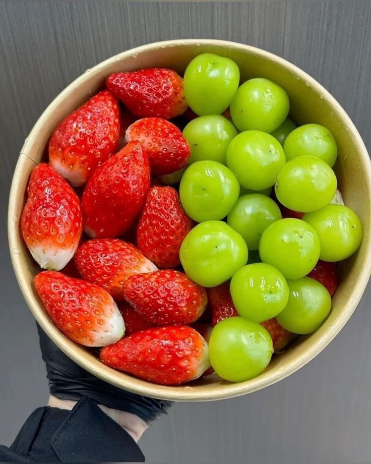 hopefulhob's tweet photo. cuma boleh nyomot 1,

stroberi 🍓 atau anggur 🍇 ?? https://t.co/2oGN3ZERYW