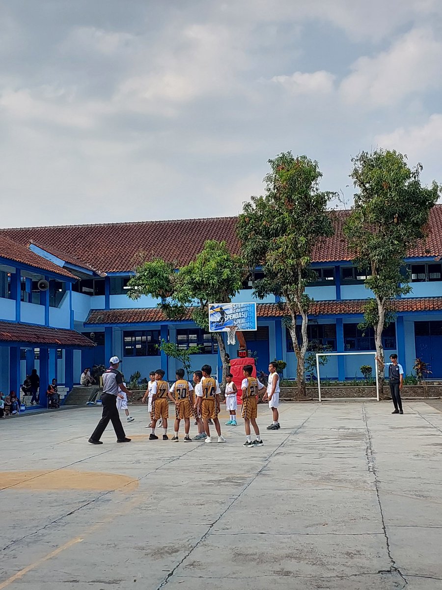 aseplesmana21's tweet photo. Bismillah tetap membersamai anakku tercinta https://t.co/YiRgnwi5LY