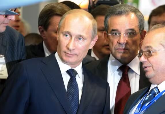AmourskyCyrille's tweet photo. @BFMTV Pas du tout.

C’est un patriote de la Russie de Poutine et de la Syrie d’Al Assad.

Il a été placé sur la liste noire du parlement européen à cause de ses connivences avec les régimes autoritaires, et il ne peut plus, au nom du parlement européen, observer des scrutins. https://t.co/v7iiNvtWs9