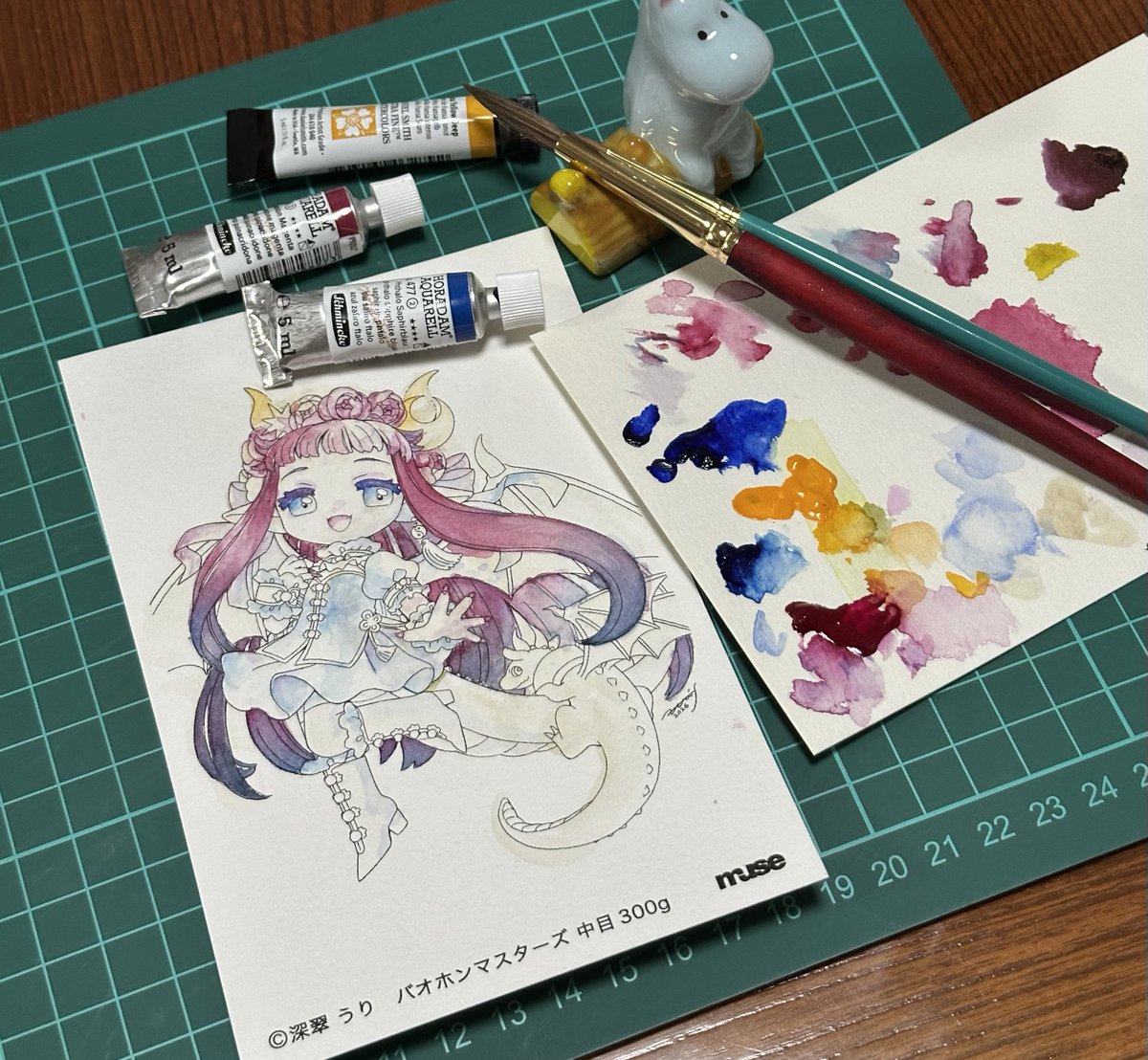 mhkmtzk's tweet photo. 水彩紙のお試し会でぬりえをいただいたので久しぶりに絵の具を出してきました
3色しばりにした割には色が濁りまくり焦っていじくりまわし、せっかくのかわいい線画が悲しいことに
しかしそれによりかなりいじっても紙の表面が荒れない強度があると判明しました
ぁぁさすがだよﾊﾞｵﾎﾝ…… https://t.co/GJ3R9y2VeH