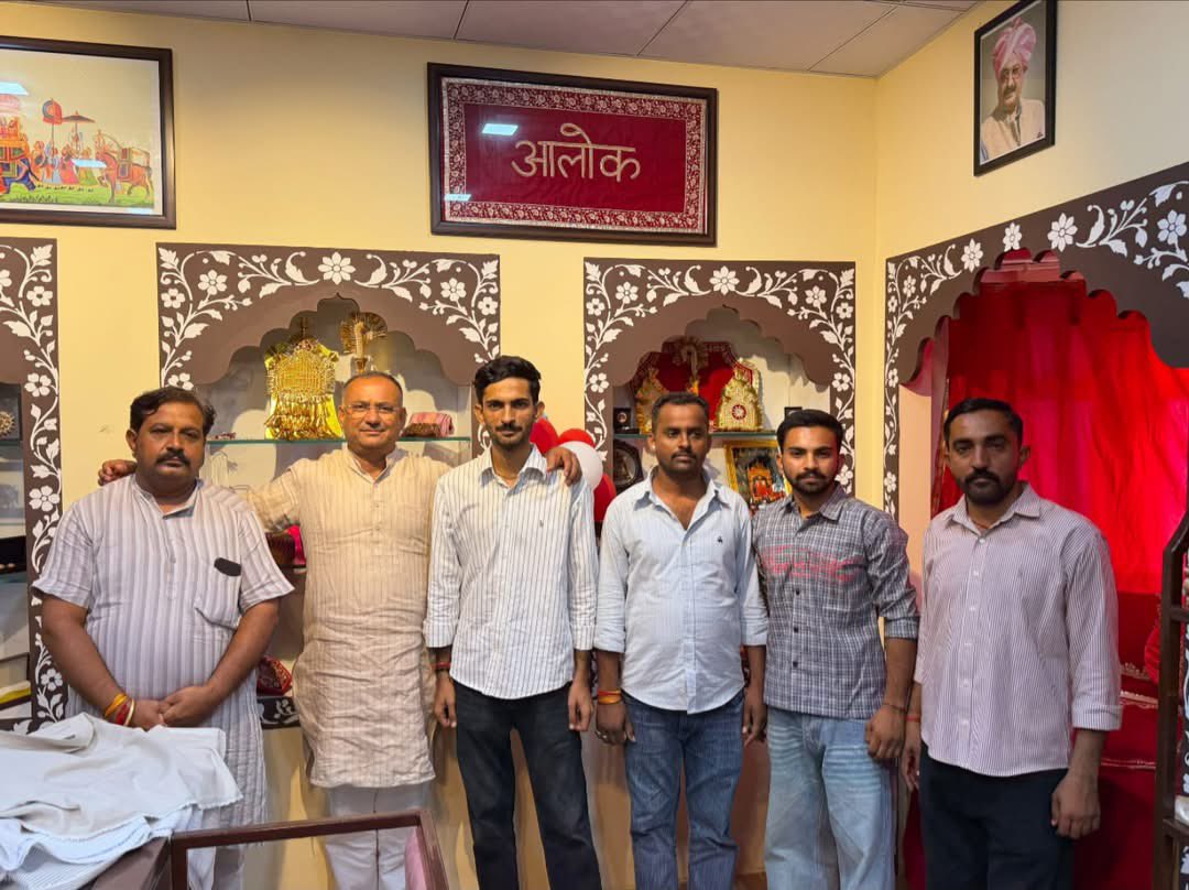 SSKharaBJP's tweet photo. आज बाड़मेर शहर में श्री प्रेमसिंह जी मेदुसर, श्री स्वरूपसिंह मेदुसर एवं श्री पुष्पेंद्रसिंह मेदुसर के नवीन प्रतिष्ठान “Aalok The Luxury Wedding Store “के उद्घाटन के पश्चात पहुँचकर शुभकामनाएँ प्रेषित की।

नवीन प्रतिष्ठान की सुखद एवं सफल शुरुआत के लिए हार्दिक बधाई एवं शुभकामनाएँ। ईश्वर से प्रतिष्ठान की निरंतर प्रगति एवं समृद्धि की कामना करता हूँ।