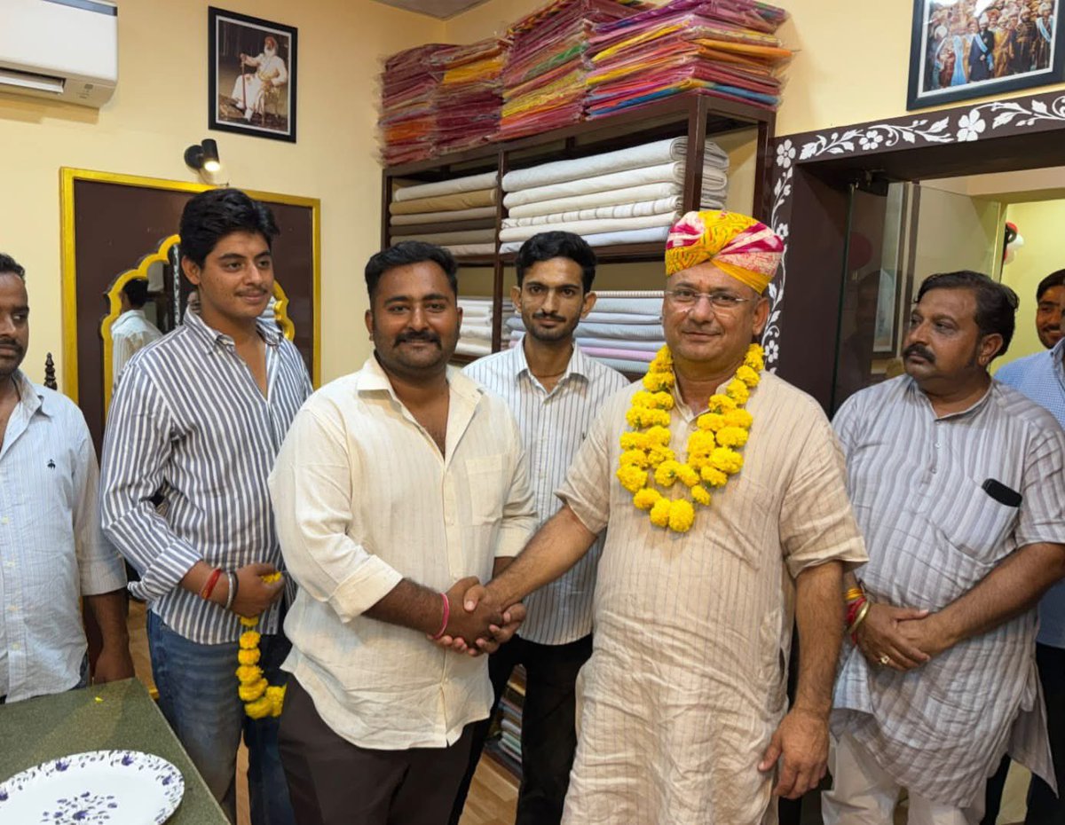 SSKharaBJP's tweet photo. आज बाड़मेर शहर में श्री प्रेमसिंह जी मेदुसर, श्री स्वरूपसिंह मेदुसर एवं श्री पुष्पेंद्रसिंह मेदुसर के नवीन प्रतिष्ठान “Aalok The Luxury Wedding Store “के उद्घाटन के पश्चात पहुँचकर शुभकामनाएँ प्रेषित की।

नवीन प्रतिष्ठान की सुखद एवं सफल शुरुआत के लिए हार्दिक बधाई एवं शुभकामनाएँ। ईश्वर से प्रतिष्ठान की निरंतर प्रगति एवं समृद्धि की कामना करता हूँ।