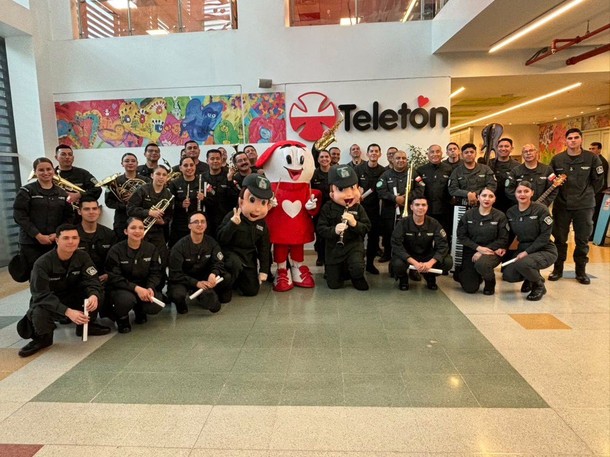 Teleton's tweet photo. 🎶💚 ¡La música llenó de alegría Teletón Santiago!
Recibimos a la Banda Instrumental de @Gendarmeria_CL, que compartió una jornada especial con nuestros usuarios, familias y equipos, llevando música y alegría al instituto.

¡Gracias por la visita y por fortalecer este vínculo! 🤝 https://t.co/5lueaFZFcD