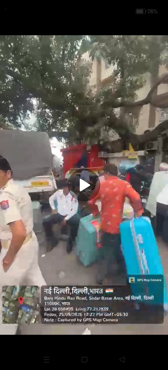 Anuj_84_Gupta's tweet photo. @DcpNorthDelhi @LokNiwasDelhi @gupta_rekha @DelhiPolice See the pathetic condition of Lahori Gate pul mithai and bara tooti chowk 

@SrivastvaDevesh @IPSMadhurVerma https://t.co/N9IKeTylan
