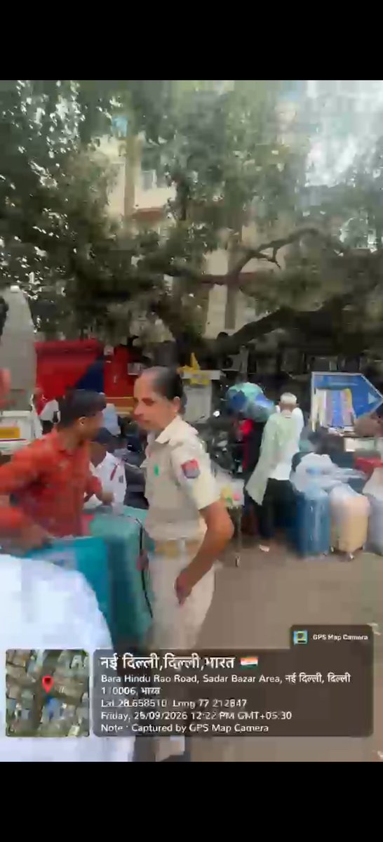 Anuj_84_Gupta's tweet photo. @DcpNorthDelhi @LokNiwasDelhi @gupta_rekha @DelhiPolice See the pathetic condition of Lahori Gate pul mithai and bara tooti chowk 

@SrivastvaDevesh @IPSMadhurVerma https://t.co/N9IKeTylan
